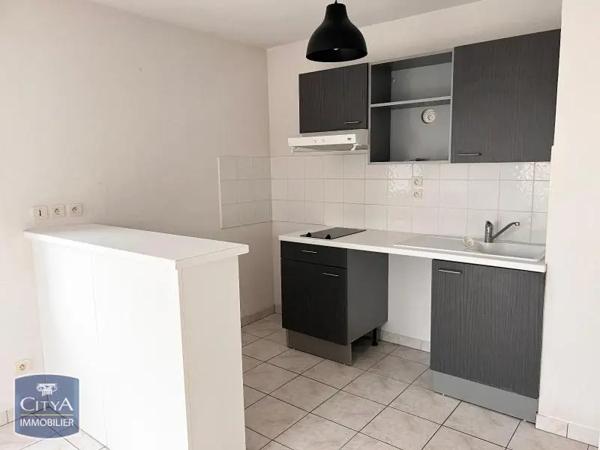 Appartement à louer 2 pièces 43.07m² Niort (79000)