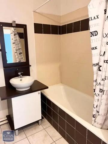 Appartement à louer 2 pièces 43.07m² Niort (79000)