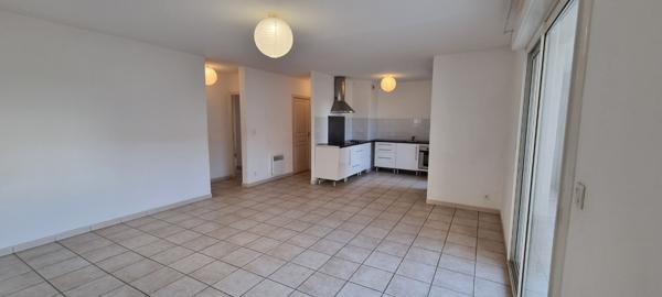 Location : appartement 3 pièces (70 m²) à LUCCIANA