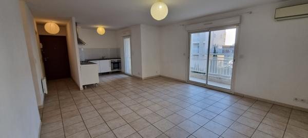 Location : appartement 3 pièces (70 m²) à LUCCIANA