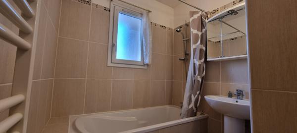 Location : appartement 3 pièces (70 m²) à LUCCIANA