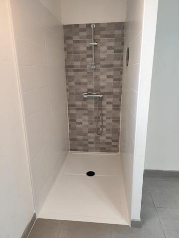 Maison récente (2018) plain pied T5 de 105m² avec jardin sur une parcelle de 836m²