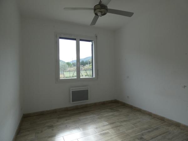 Maison récente (2018) plain pied T5 de 105m² avec jardin sur une parcelle de 836m²