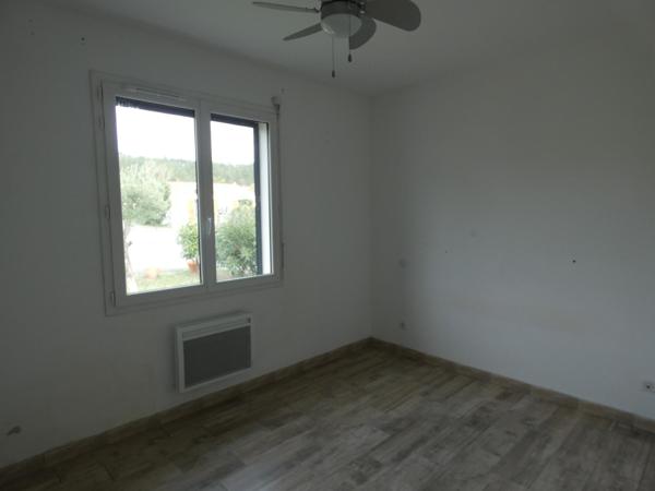 Maison récente (2018) plain pied T5 de 105m² avec jardin sur une parcelle de 836m²