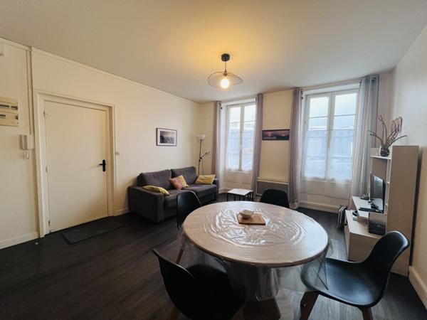 Appartement à vendre |  Rochefort |  2 pièces | 48 m²