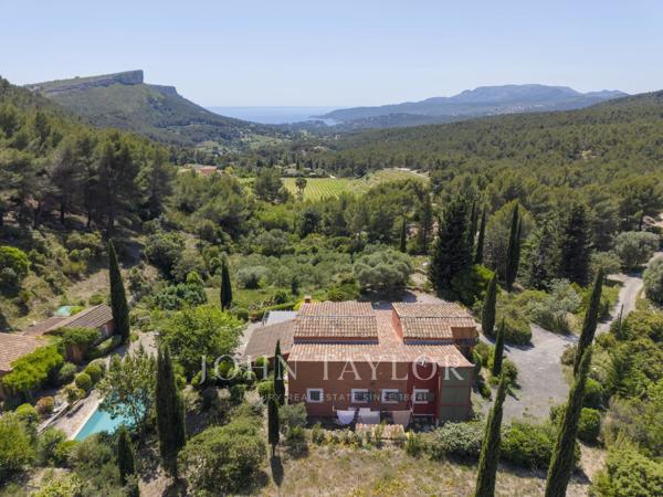 Villa de charme, vue ouverte et dégagée - 13260 CASSIS