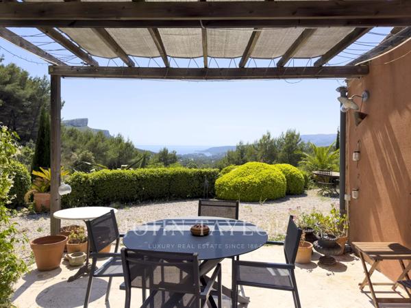 Villa de charme, vue ouverte et dégagée - 13260 CASSIS
