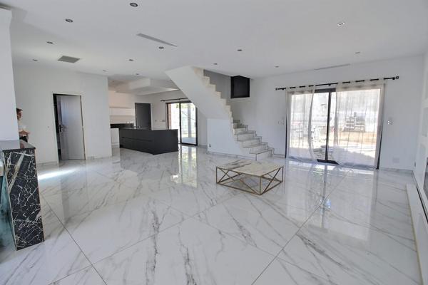Maison Piolenc 6 pièce(s) 143 m2 habitable - 502m² de terrain