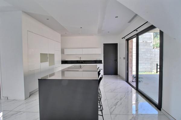 Maison Piolenc 6 pièce(s) 143 m2 habitable - 502m² de terrain