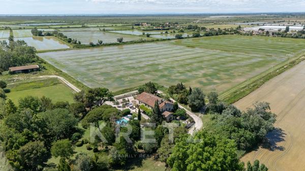 Arles – Domaine de caractère au cœur de la Camargue, activité de gîtes et chambres d’hôtes
