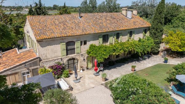 Arles – Domaine de caractère au cœur de la Camargue, activité de gîtes et chambres d’hôtes