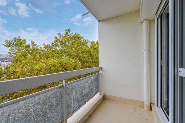 Paris (75010) Charmant studio rénové avec balcon – Vue dégagée sur Canal Saint-Martin, quai de Valmy