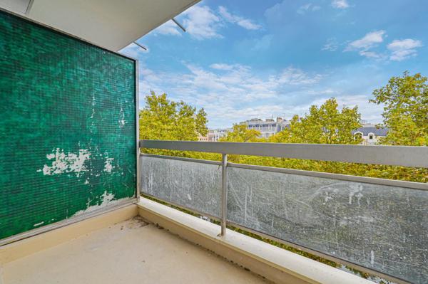 Paris (75010) Charmant studio rénové avec balcon – Vue dégagée sur Canal Saint-Martin, quai de Valmy