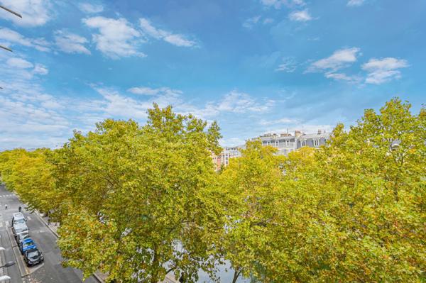 Paris (75010) Charmant studio rénové avec balcon – Vue dégagée sur Canal Saint-Martin, quai de Valmy