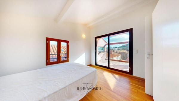 MAISON 3 FACES AVEC TERRASSES ET JARDIN