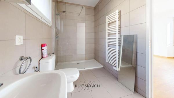 MAISON 3 FACES AVEC TERRASSES ET JARDIN