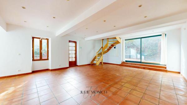 MAISON 3 FACES AVEC TERRASSES ET JARDIN