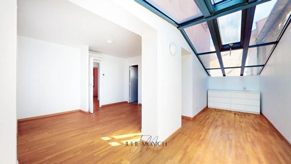 MAISON 3 FACES AVEC TERRASSES ET JARDIN