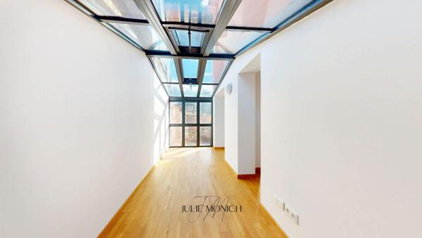 MAISON 3 FACES AVEC TERRASSES ET JARDIN