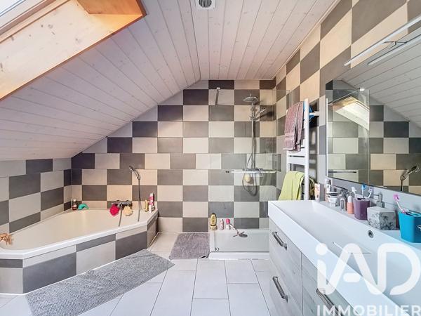 Maison à vendre 7 pièces 138 m² Saint-Cergues