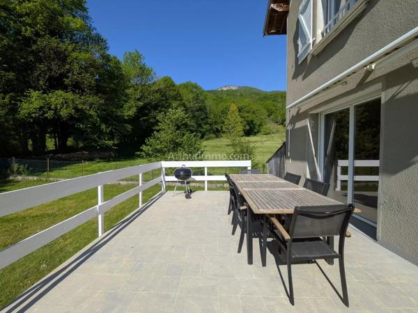 Vente                                                      Maison
                        
                     6 pièces                      141 m2                     à Belley
