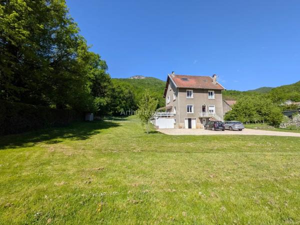 Vente                                                      Maison
                        
                     6 pièces                      141 m2                     à Belley