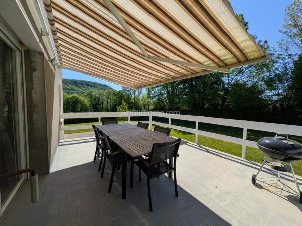 Vente                                                      Maison
                        
                     6 pièces                      141 m2                     à Belley