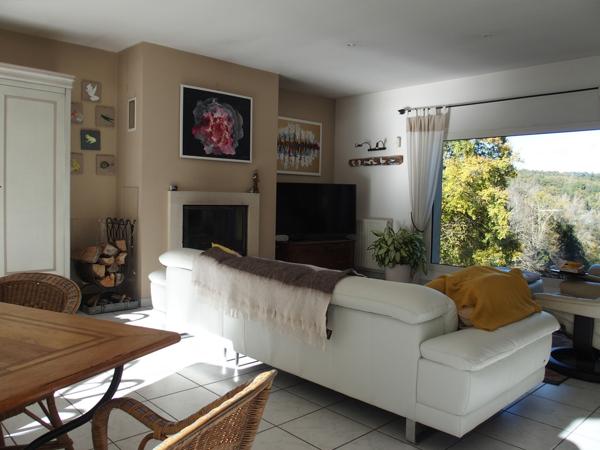 Hautefage-la-Tour (47340) Magnifique propriété avec piscine, dépendances entouré de 23 hectares de bois et de prés