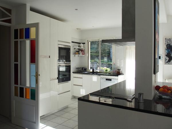 Hautefage-la-Tour (47340) Magnifique propriété avec piscine, dépendances entouré de 23 hectares de bois et de prés