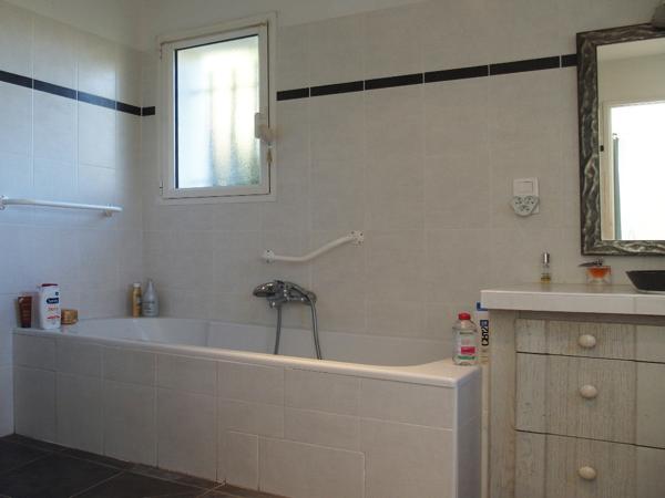 Hautefage-la-Tour (47340) Magnifique propriété avec piscine, dépendances entouré de 23 hectares de bois et de prés