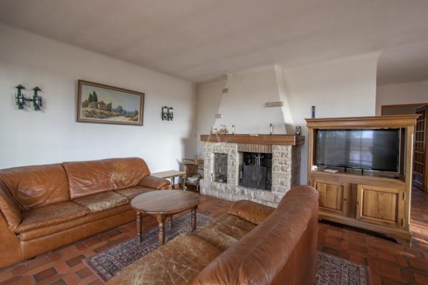 VALENSOLE – MAISON T4 DE PLAIN-PIED – VUE DÉGAGÉE – GARAGE – TERRAIN 1 700 M² CONSTRUCTIBLE – PISCINABLE – 314 600 €