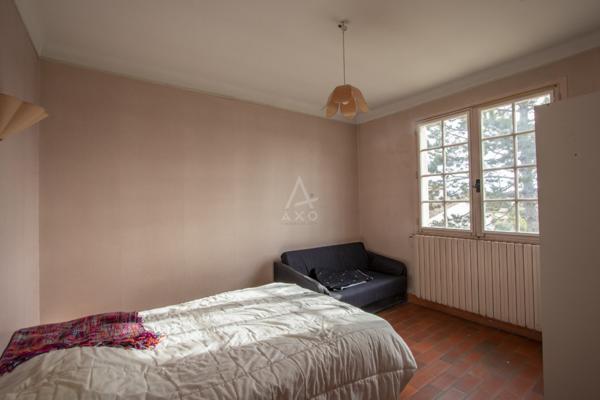 VALENSOLE – MAISON T4 DE PLAIN-PIED – VUE DÉGAGÉE – GARAGE – TERRAIN 1 700 M² CONSTRUCTIBLE – PISCINABLE – 314 600 €
