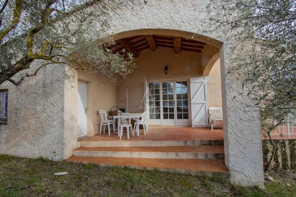 VALENSOLE – MAISON T4 DE PLAIN-PIED – VUE DÉGAGÉE – GARAGE – TERRAIN 1 700 M² CONSTRUCTIBLE – PISCINABLE – 314 600 €