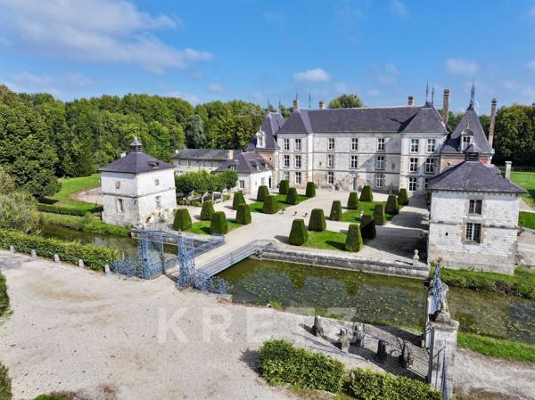 Majestueux Château du XVIIe IMH 22 chambres - douves - piscine - parc 17ha