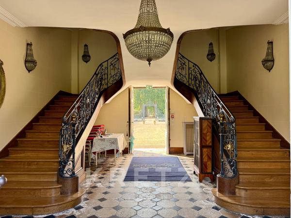 Majestueux Château du XVIIe IMH 22 chambres - douves - piscine - parc 17ha