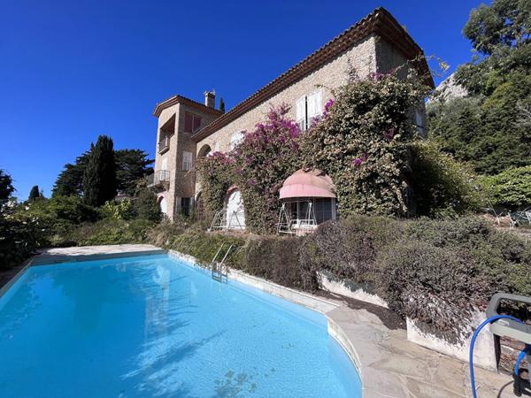 Magnifique Villa 514m² et 3410m² terrain Vence vue mer