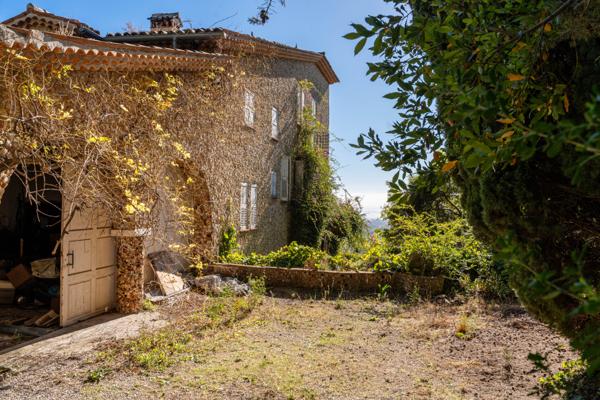 Magnifique Villa 514m² et 3410m² terrain Vence vue mer