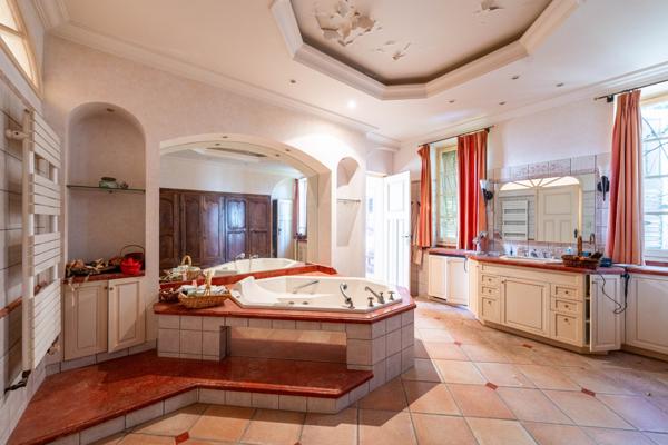 Magnifique Villa 514m² et 3410m² terrain Vence vue mer