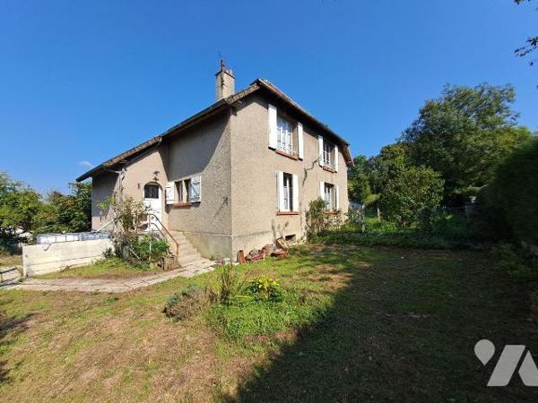 Exclusivement chez 18cent16 Notaires,
Argences, Proche du centre 

Maison mitoyenne sur un t...