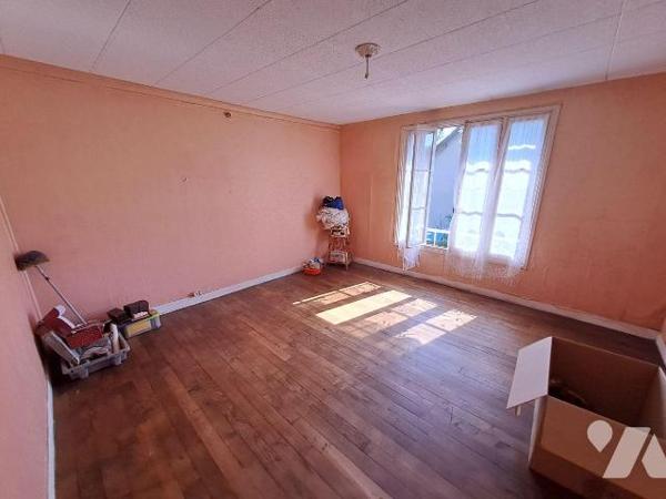 Exclusivement chez 18cent16 Notaires,
Argences, Proche du centre 

Maison mitoyenne sur un t...