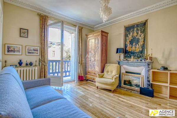 Versailles Les Prés Maison exceptionnelle de 320 m² au sol sur une parcelle de 550 m² €2 990 000 ** - Référence 25328