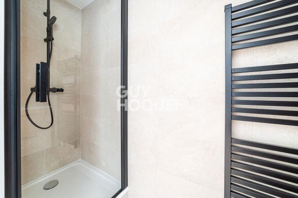 Quartier BAC 4 pièces avec terrasse .