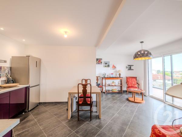 Appartement F3 à vendre  3 pièces - 61,89 m 2   DAX  - 40