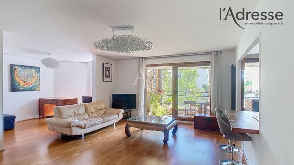 SURESNES limite Puteaux/ Quartier Belvédère Appartement 4 / 5 pièces de 114 m² - Terrasse 8m² - cave et double place de parking