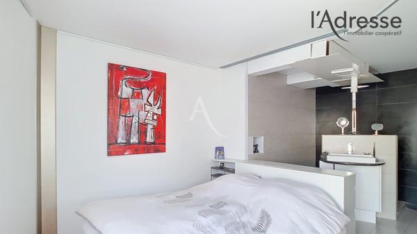 SURESNES limite Puteaux/ Quartier Belvédère Appartement 4 / 5 pièces de 114 m² - Terrasse 8m² - cave et double place de parking