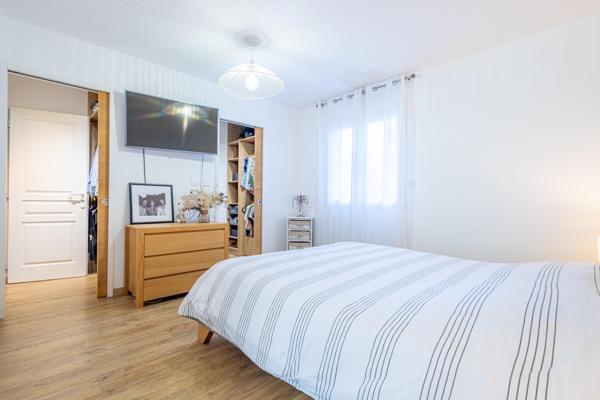 Havre de paix pour cette superbe villa contemporaine à deux pas des commodités et transports