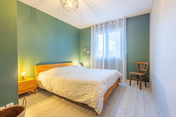 Havre de paix pour cette superbe villa contemporaine à deux pas des commodités et transports