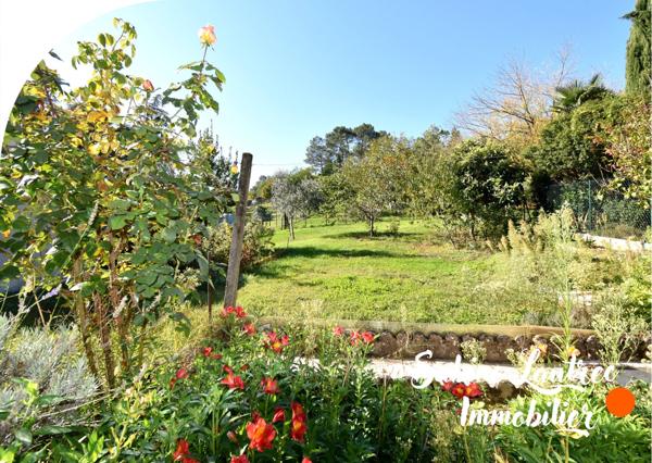 Réalmont (81120) Double maison + terrain constructible + garage + garage pour camping car