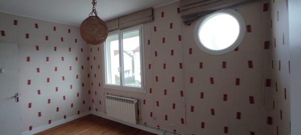 MAISON FAMILIALE EN VILLE