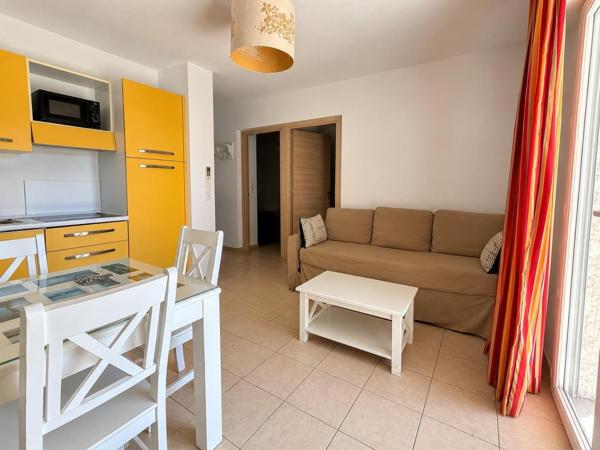 Le charme d’un appartement, le privilège d’une résidence avec piscine.